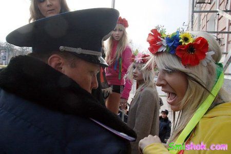 Скандальних Femen приборкали