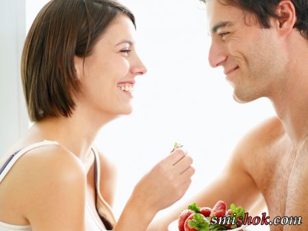 Смачний секс: ласки з ягодами, шоколадом і вершками
