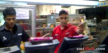 Реакция мусульманского продавца в KFC на заказ свининки
