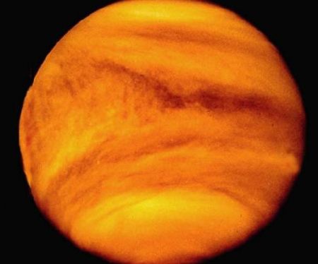 Земля похитила у Венеры спутник?