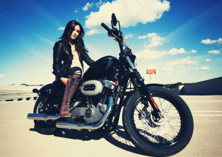 Девушки и мотоциклы - это идеальное сочетание
