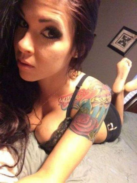 Татуировки на прекрасном женском теле...