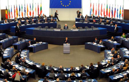 Европарламент призвал Россию поддержать мирный план Порошенко