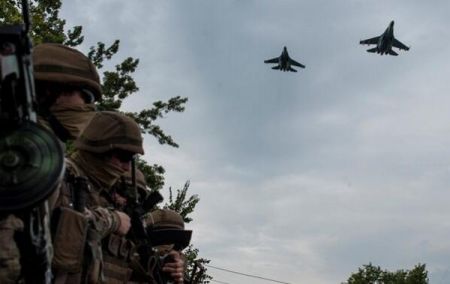 Террористы сбили два украинских самолета в Донецкой области