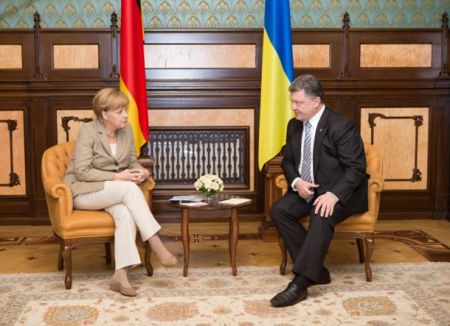 Порошенко назвал Меркель "адвокатом Украины"