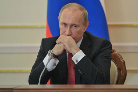 Рейтинг Владимира Путина упал впервые с начала украинского кризиса
