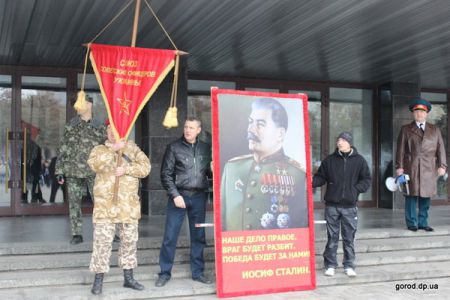 В Днепропетровске Правый сектор устроил потасовку с коммунистами