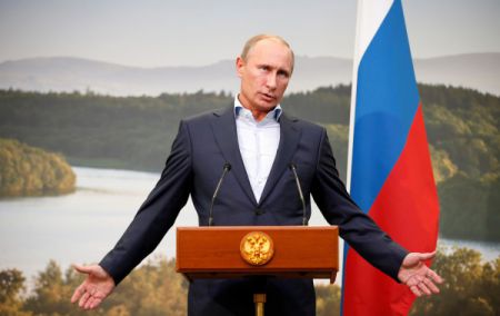 "Это как вообще понять?" Путина удивили цены на бензин в России
