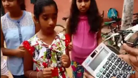 Индийские девочки считают на пальцах со скоростью калькулятора