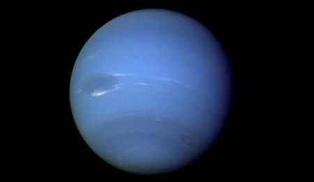 На Нептуне разглядели гигантское пятно