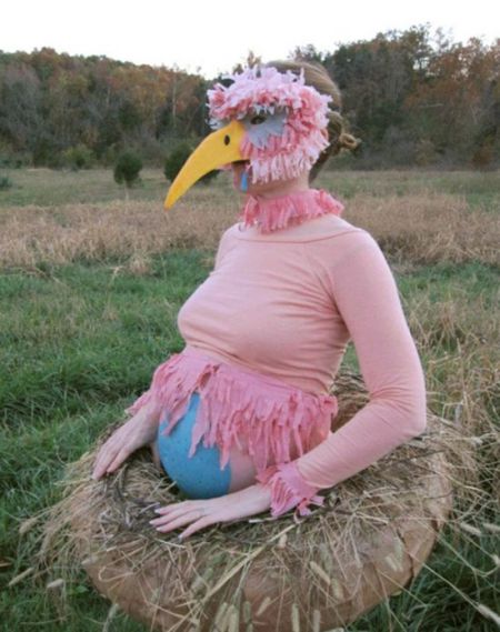 Беременные женщины готовятся к Хэллоуину