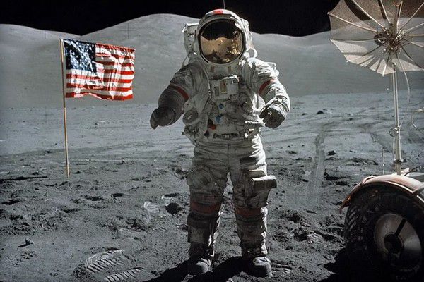 В NASA 40 лет скрывали "ужасную" тайну Луны