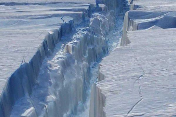 Ученые доказали, что Антарктида разрушается изнутри