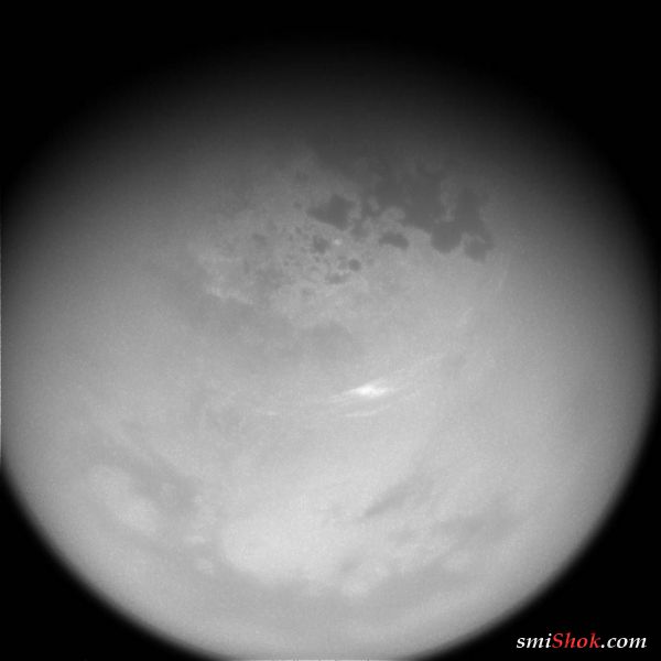 NASA показало необычные облака на спутнике Сатурна