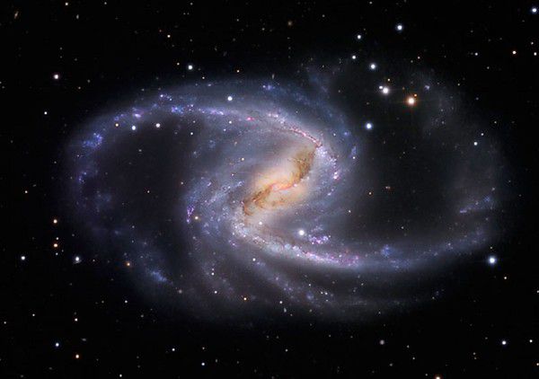 Астрономы засняли красивую галактику со спиральными рукавами