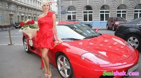 Ладі Дэнс подарували Ferrari