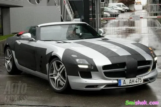 Mercedes SLS втратив дах