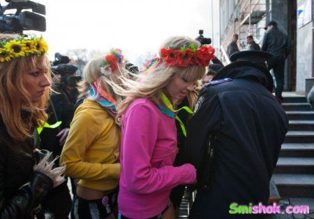 Скандальних Femen приборкали