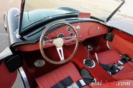 Shelby Cobra відзначає п'ятдесятирічний ювілей