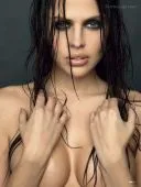 Хана Нітше в FHM