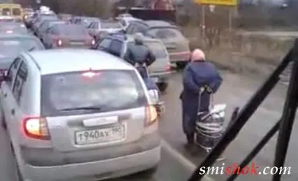 Бабулі попали в пробку