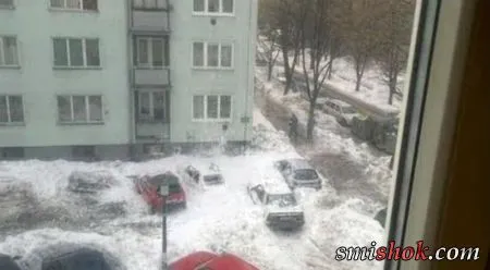 Туди не ходи, сюди ходи! А то сніг бошку потрапить ...