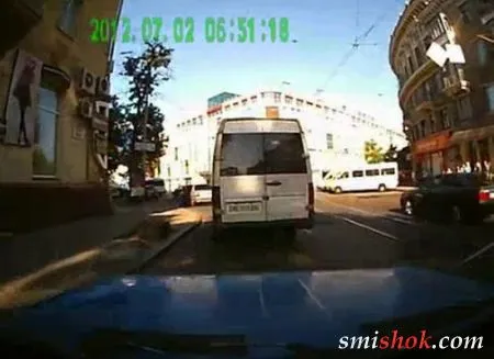 Жінка випала з маршрутки