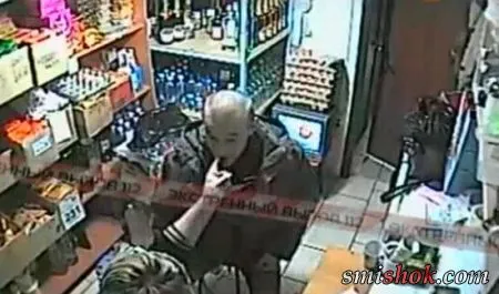 Товаровед избила боксера