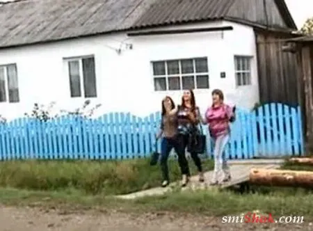 Наташа, Зина и Маша поздравляют подружку со свадьбой