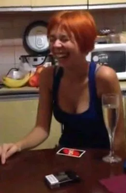 Необычный смех у девушки
