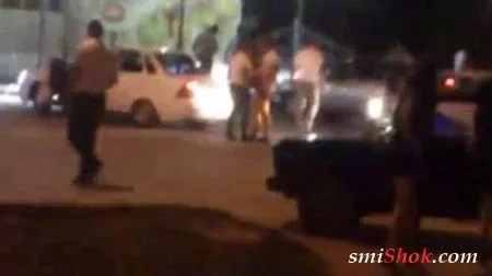 Девушку силой погрузили в багажник. Прохожим по барабану!