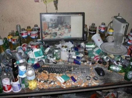 Самые жуткие компьютерные столы у пользователей сети