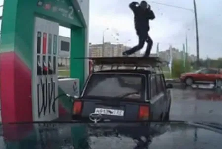 Танцующий заправщик