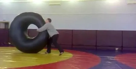 Физрук выбивает страйк