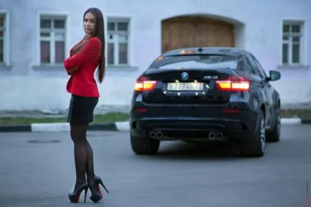 Шикарные девушки и автомобили