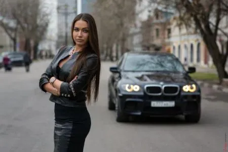 Шикарные девушки и автомобили