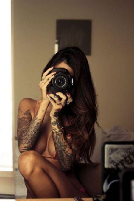 Татуировки на прекрасном женском теле...