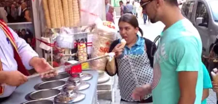 Прикольный продавец мороженого