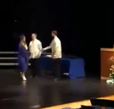 Поскользнулась