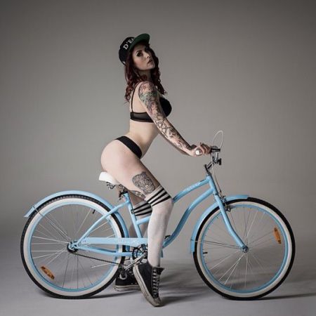 Женские попки на велосипедах смотрятся привлекательно