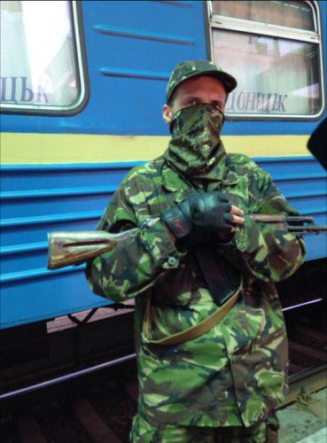 Возле ж/д вокзала Донецка ведутся бои, жителей просят не подходить к окнам