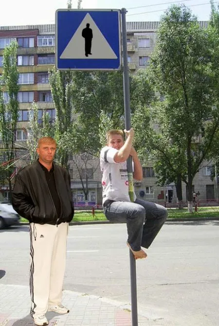 Фотожаба, мальчик на столбе