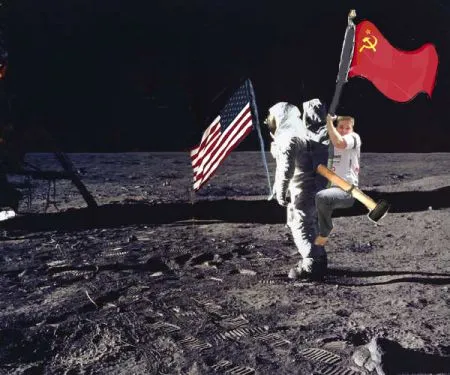 Фотожаба, мальчик на столбе