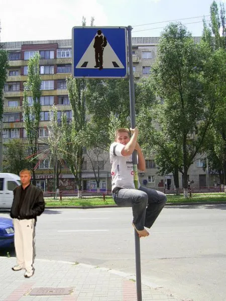 Фотожаба, мальчик на столбе