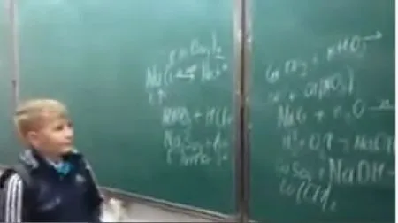 Ученик 3 класса решает задачи по химии