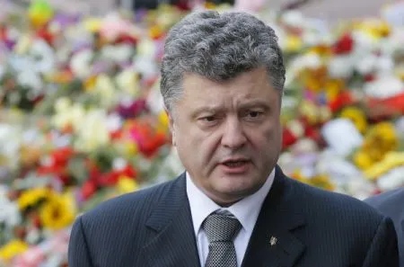 Порошенко выступил против введения военного положения в Украине