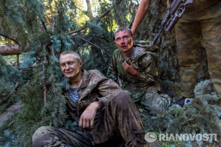 Сепаратисты издеваются над украинскими военнопленными