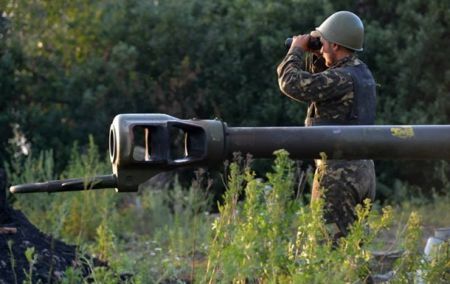 РФ подтянула 34 единицы бронетехники с миротворческой символикой к границе с Украиной - СНБО