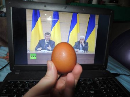 Янукович стал героем демотиваторов и фото приколов