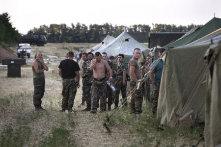 Лагерь украинских военных, отступивших в Россию - фоторепортаж